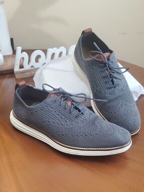 COLE HAAN Size 8   Grey With Subtle Brown Accents  Lightweight All Day Wear